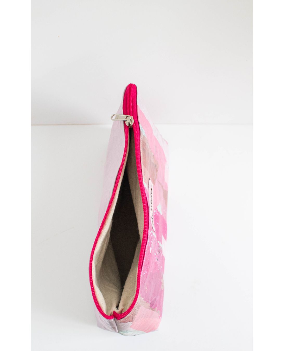 Water-resistant upcycled plastic make-up bag | XL