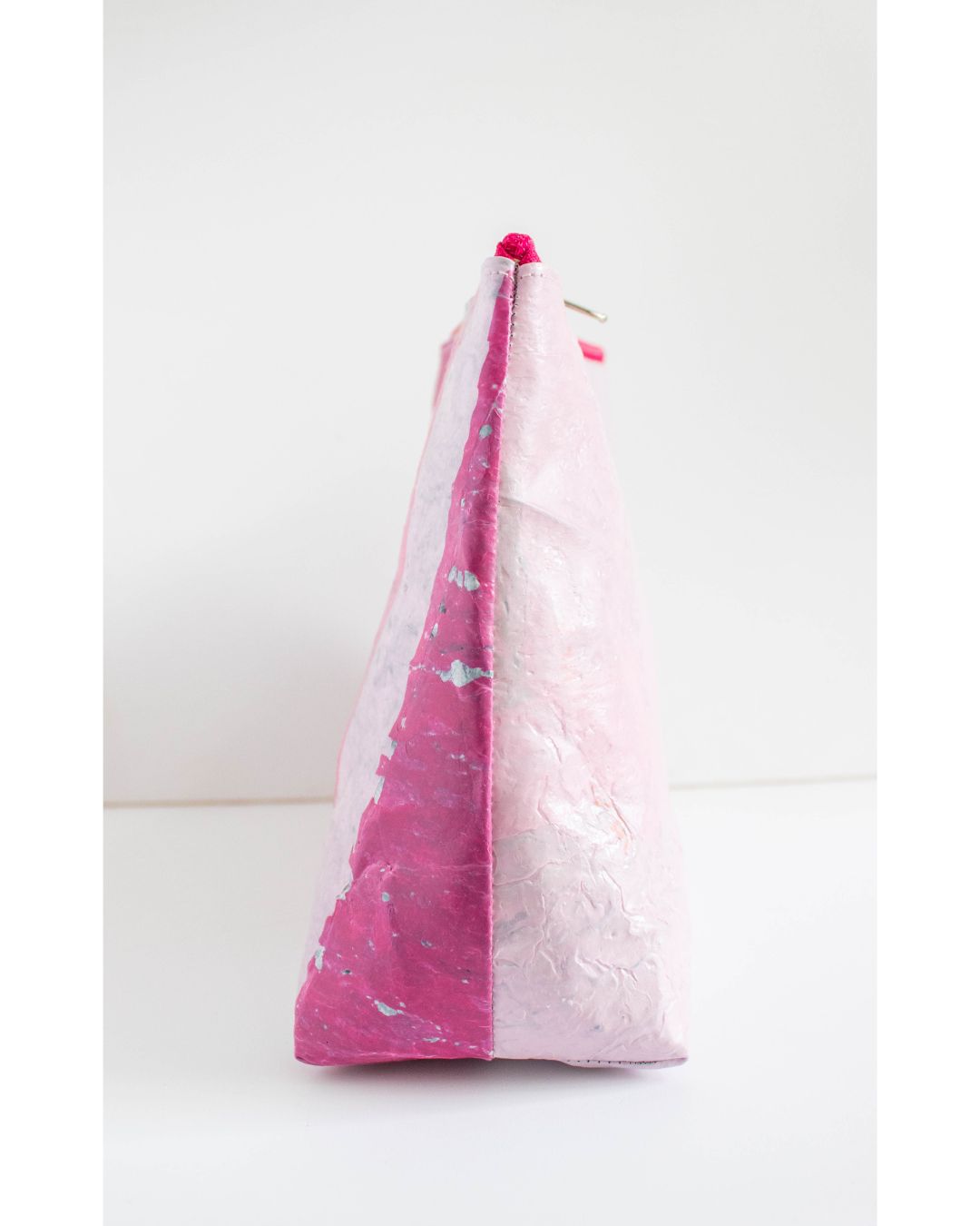 Water-resistant upcycled plastic make-up bag | XL