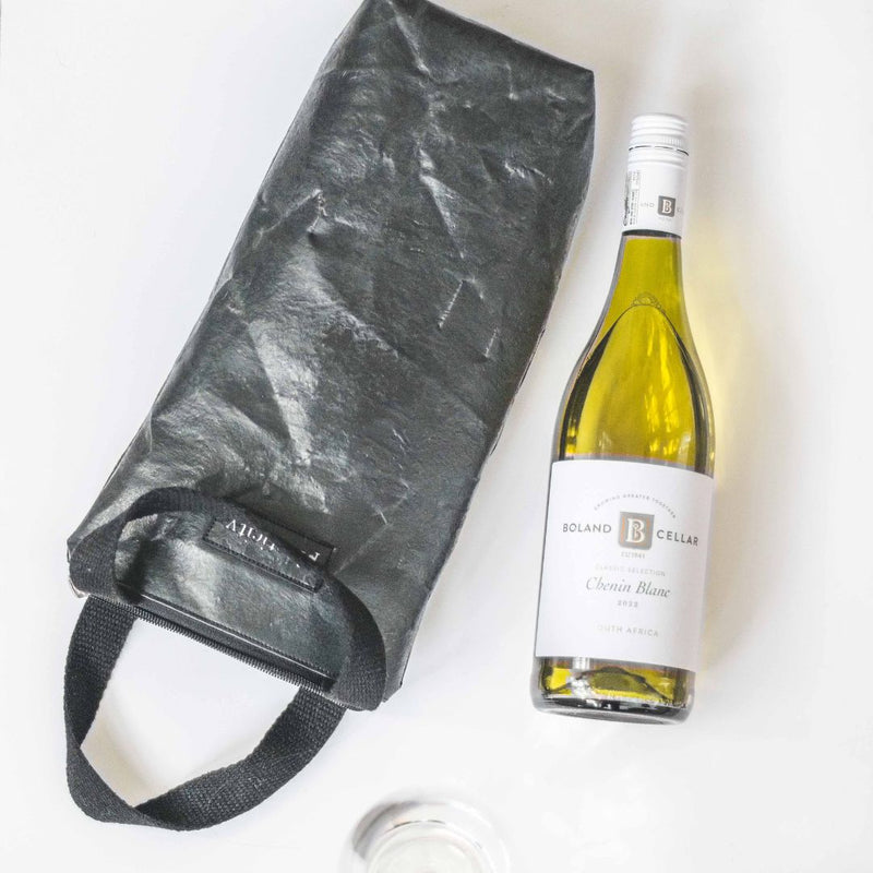 Water-resistant upcycled plastic plastic wine cooler bag | Single bottle